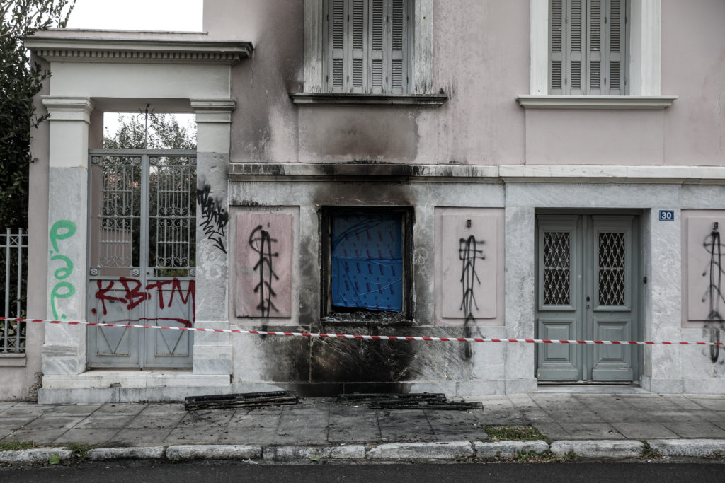 Ανάληψη ευθύνης για το μπαράζ εμπρησμών στην Αθήνα και την επίθεση στο Ίδρυμα Μητσοτάκη