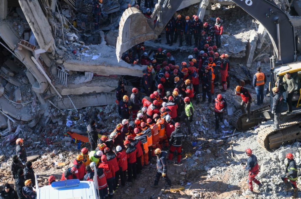 Τουρκία: Στους 41 οι νεκροί από τον φονικό σεισμό – Τέλος στις επιχειρήσεις διάσωσης
