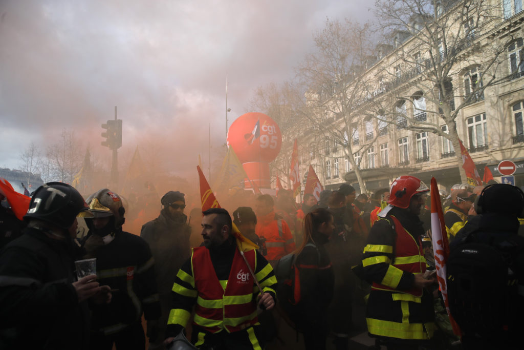 Παρίσι: Συγκρούσεις ανάμεσα σε Πυροσβέστες και την αστυνομία
