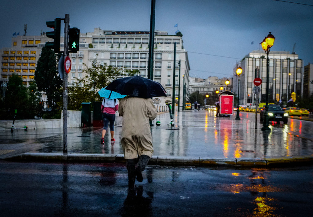 Αλλάζει ο καιρός με πτώση της θερμοκρασίας – Πού αναμένονται βροχές και καταιγίδες