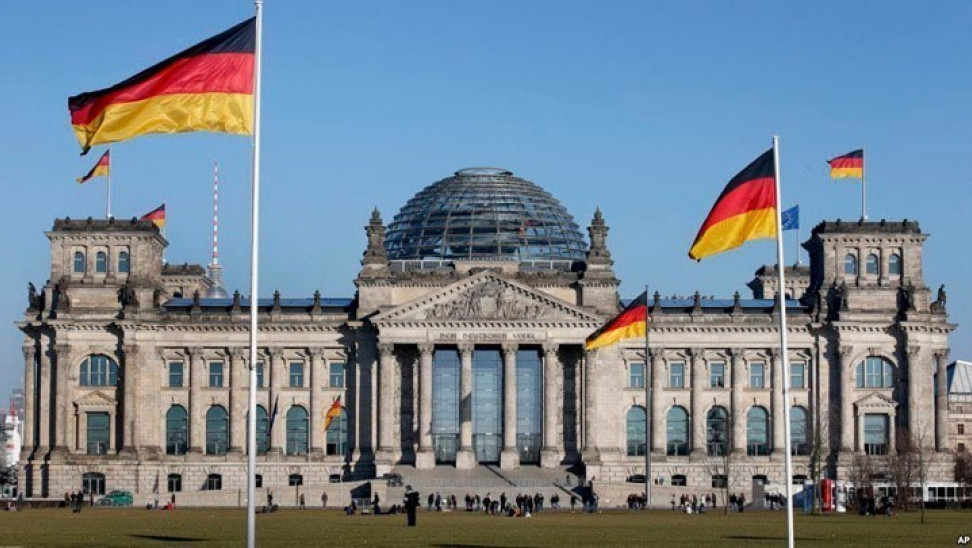 Το Βερολίνο καταδικάζει τα «τρομακτικά» σχέδια επιθέσεων εναντίον τζαμιών