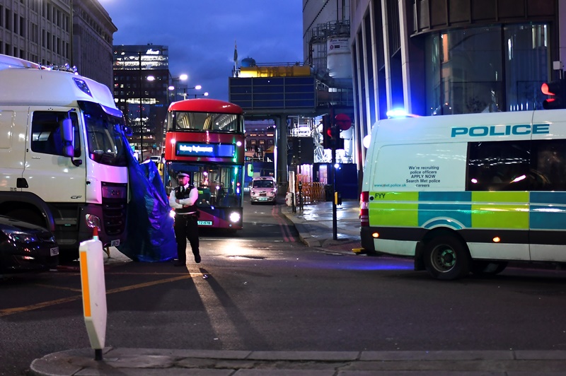 Τρεις τραυματίες, ο ένας σε σοβαρή κατάσταση, από την επίθεση με ματσέτα στο Λονδίνο