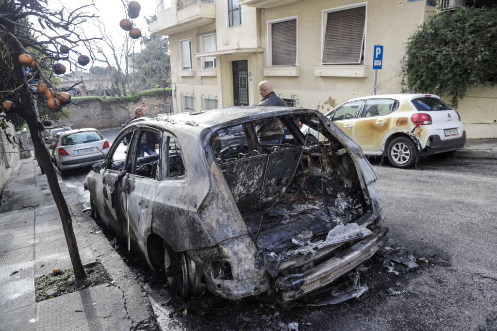 Νέοι εμπρησμοί αυτοκινήτων σε Χαϊδάρι και Νέα Φιλαδέλφεια