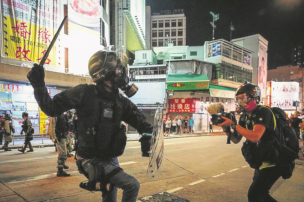 Αστυνομικοί εναντίον δημοσιογράφων