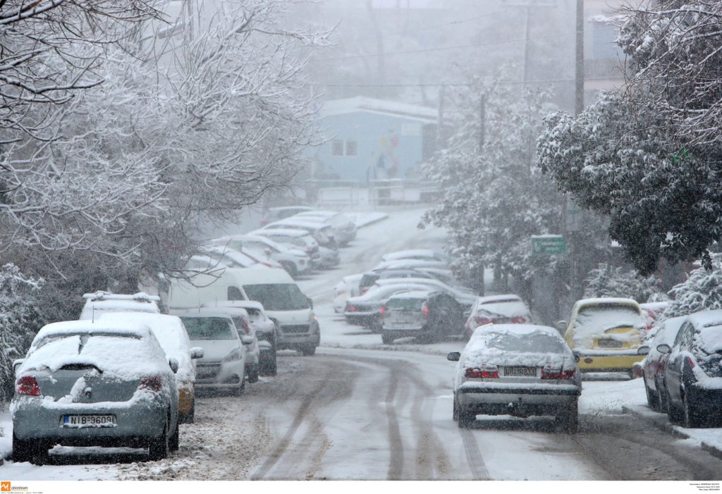Συνεχίζεται η κακοκαιρία: Κλειστά σχολεία, χιονόπτωση και πτώση της θερμοκρασίας έως και 18 βαθμούς