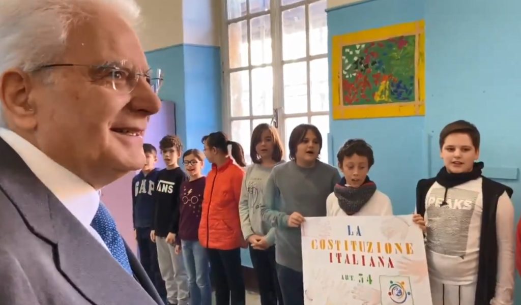 Ιταλία: Ο πρόεδρος Ματαρέλα επισκέφθηκε σχολείο με μαθητές κινεζικής καταγωγής