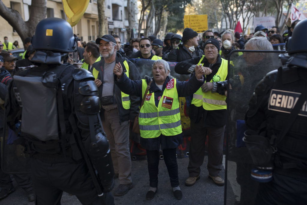 Γαλλία: Απαγορεύτηκαν οι διαδηλώσεις των «κίτρινων γιλέκων»