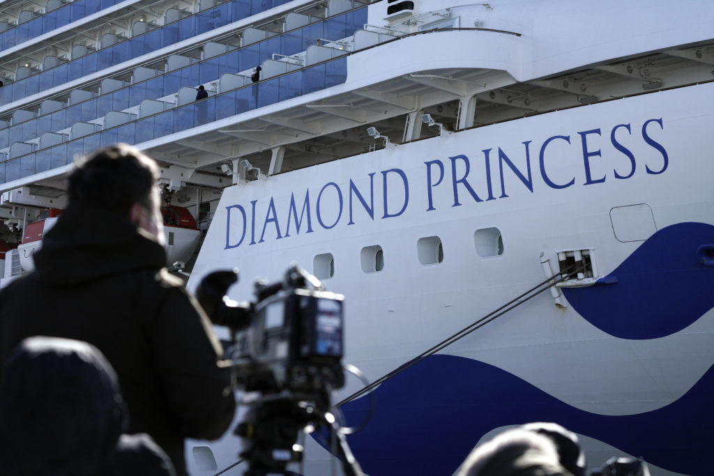 Κορονοϊός: Αγωνία για το κρουαζιερόπλοιο Diamond Princess που βρίσκεται σε καραντίνα – 41 νέα κρούσματα (Photos)