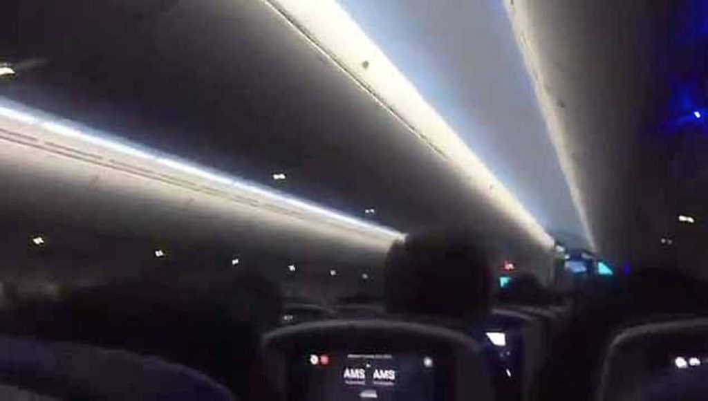 Αεροσκάφος στο έλεος της καταιγίδας Κιάρα – Πανικός και ουρλιαχτά στο εσωτερικό (Video)