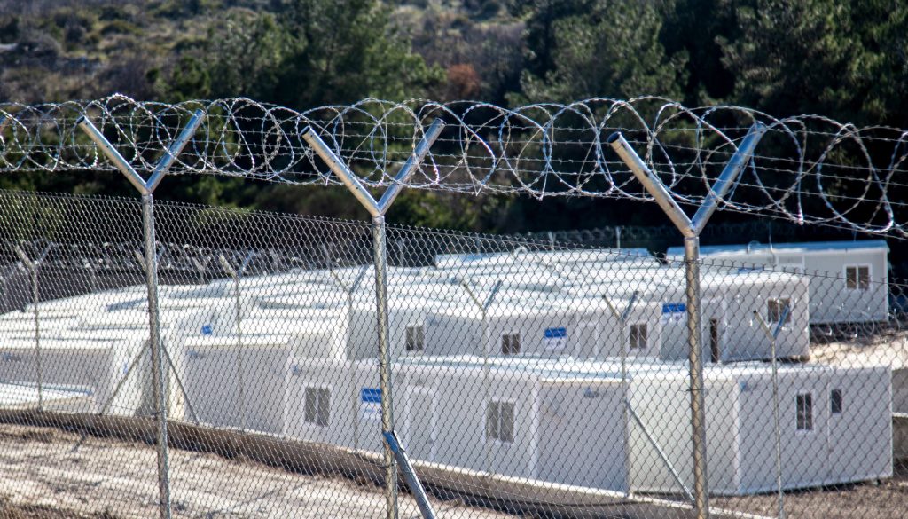 Επίταξη ακινήτων από την κυβέρνηση για το προσφυγικό με «Αποφασίζομεν και διατάσσομεν» – Φτιάχνουν στρατόπεδα με κλειστές δομές