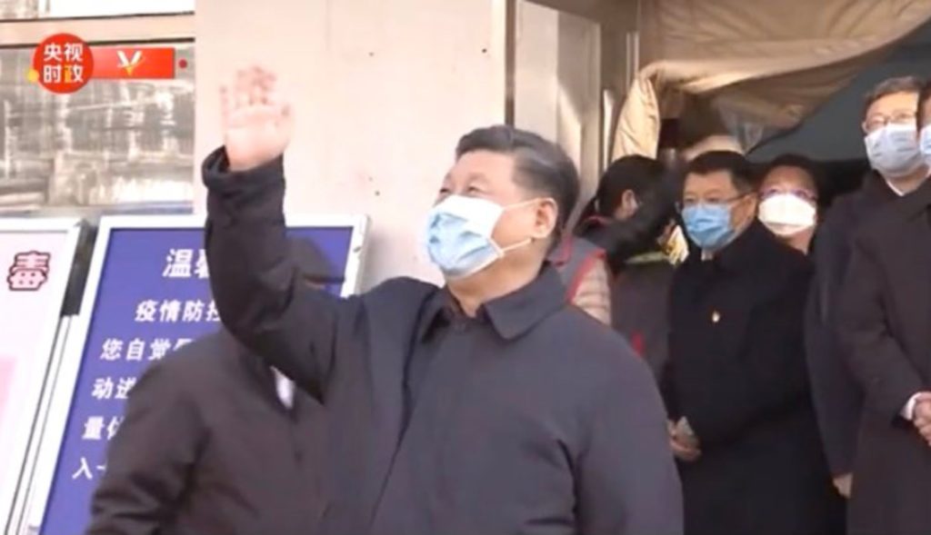 Κορονοϊός: Με μάσκα προστασίας ο πρόεδρος της Κίνας Σι Τζινπίνγκ – 908 οι νεκροί