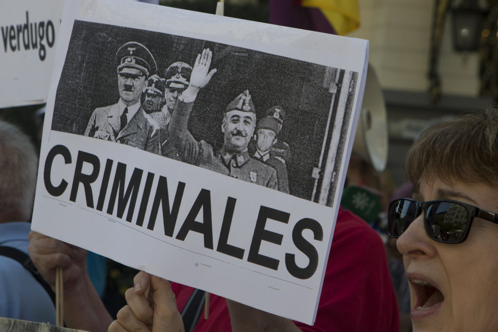 Ισπανία: Η κυβέρνηση θα απαγορεύσει με νόμο την εξύμνηση της δικτατορίας Φράνκο