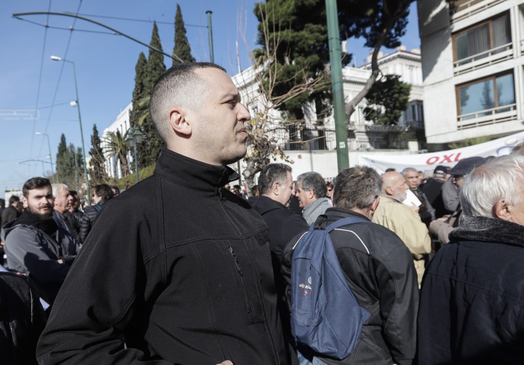 Οι νησιώτες έδιωξαν Κασιδιάρη και Λαγό από τη συγκέντρωση στην Αθήνα (Video & Photos)