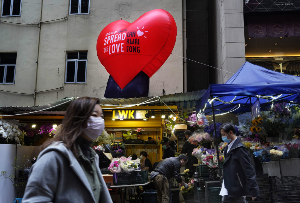 Αγίου Βαλεντίνου: Στην Κίνα γιορτάζουν κάνοντας δώρο αντισηπτικά και μάσκες λόγω κορονοϊού