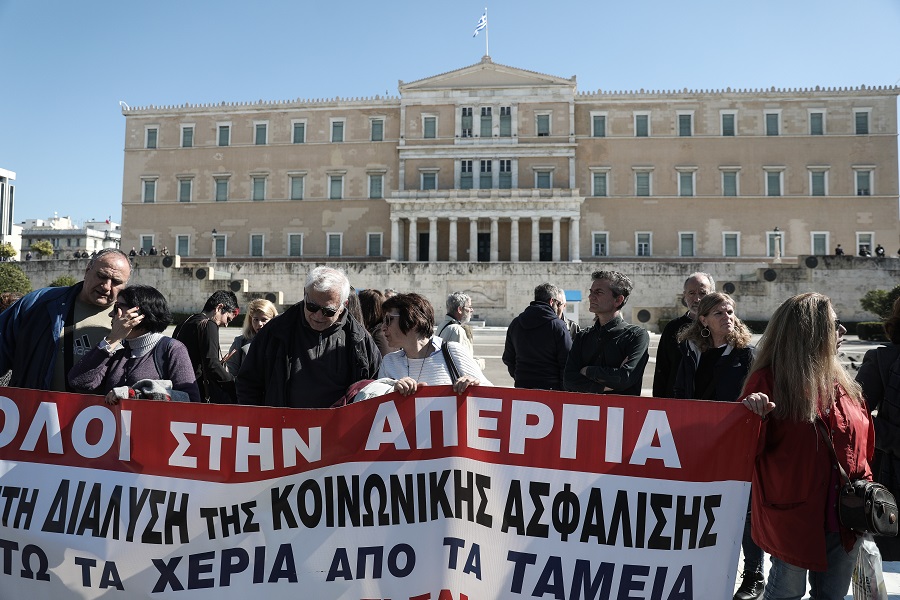 Μαξίμου εν συγχύσει: Χαρακτήρισε τον «γαλάζιο» πρόεδρο της ΑΔΕΔΥ εργατοπατέρα του ΣΥΡΙΖΑ και του ΠΑΜΕ