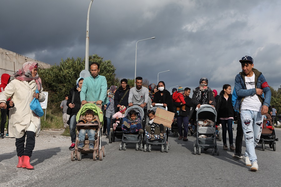 Zeit: Προσφυγόπουλα με σοβαρές ψυχικές διαταραχές στη Μόρια