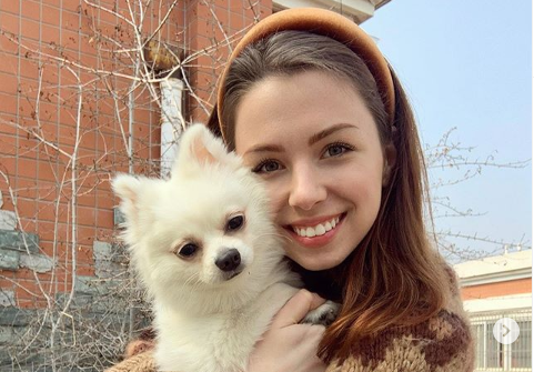 Μία 22χρονη από την Ουκρανία αρνήθηκε να εγκαταλείψει την Ουχάν χωρίς το σκυλάκι της