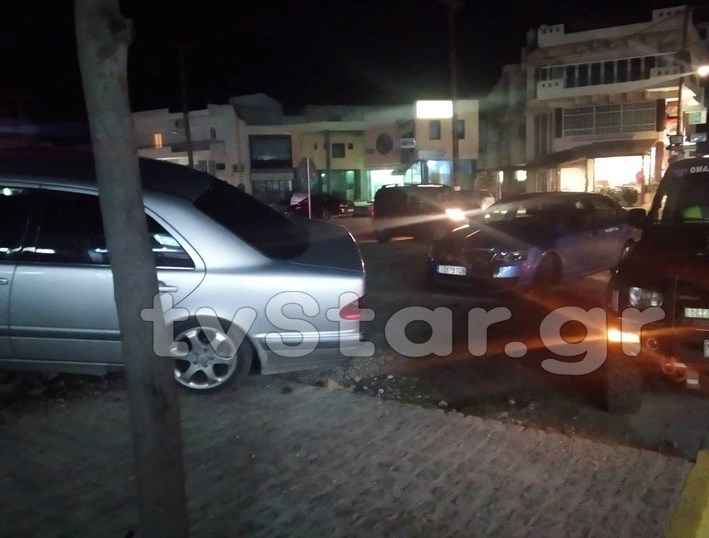 Σοκ στο Αλιβέρι: Δύο αυτοκίνητα συγκρούστηκαν και έπεσαν σε παιδιά