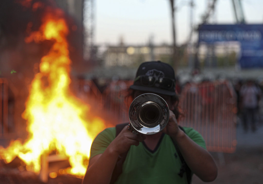 Χιλή: Βίαια επεισόδια ανάμεσα σε διαδηλωτές και αστυνομία