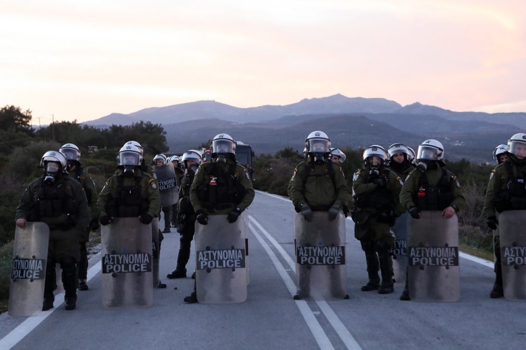 Ανακοίνωση με ρατσιστική χροιά από την Ένωση Αστυνομικών για τις επιχειρήσεις σε Λέσβο και Χίο