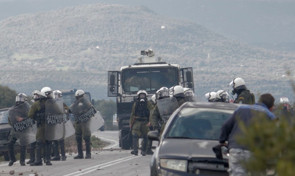 Πανικός στο Μαξίμου λόγω της κατάστασης στο Βόρειο Αιγαίο – «Τελεσίγραφο» Περιφερειάρχη σε Μητσοτάκη