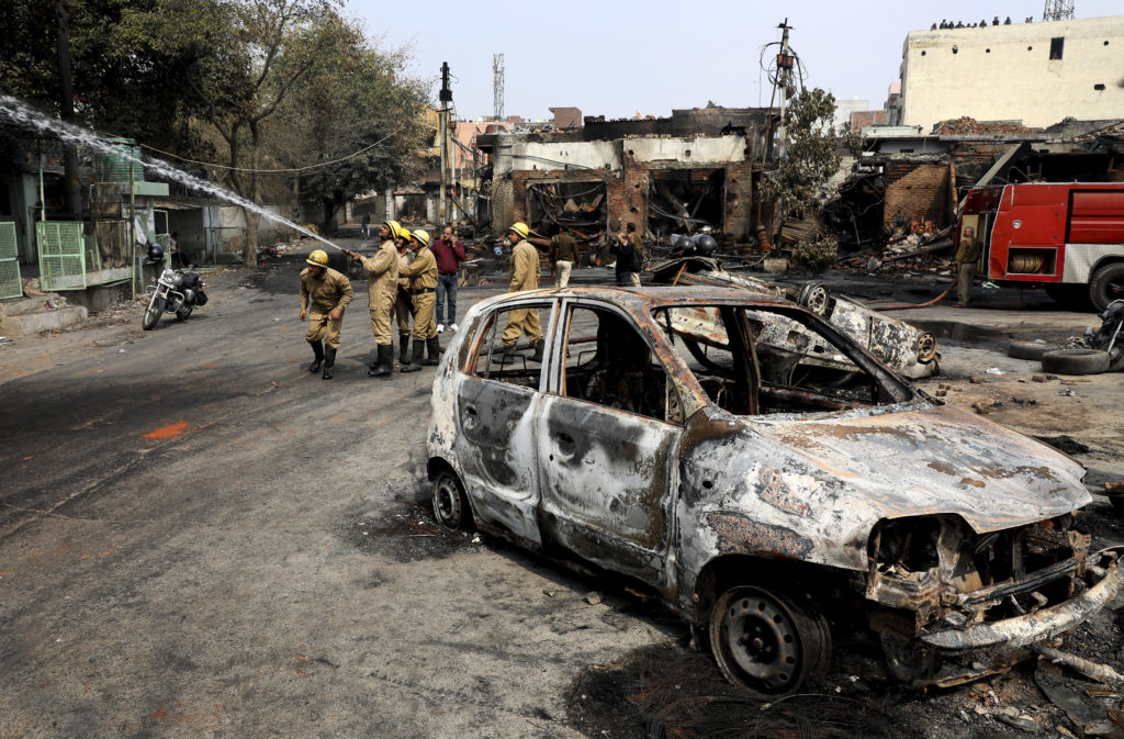 Ινδία: Συνεχίζονται οι συγκρούσεις για το νόμο περί ιθαγένειας – Στους 33 οι νεκροί