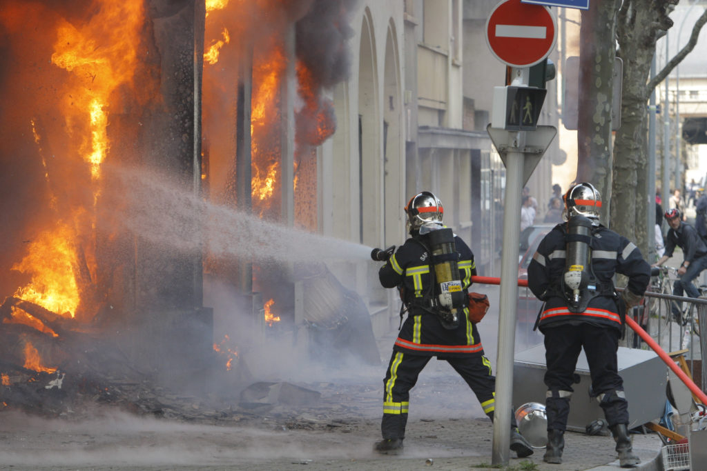 Πέντε νεκροί και επτά τραυματίες από πυρκαγιά που ξέσπασε σε κτίριο στο Στρασβούργο