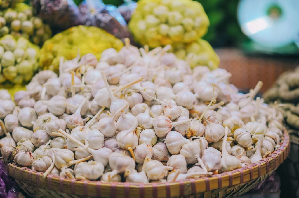 Κορονοϊός: Πώς επηρεάζει τις τιμές σε σκόρδο, τζίτζερ και τσίλι