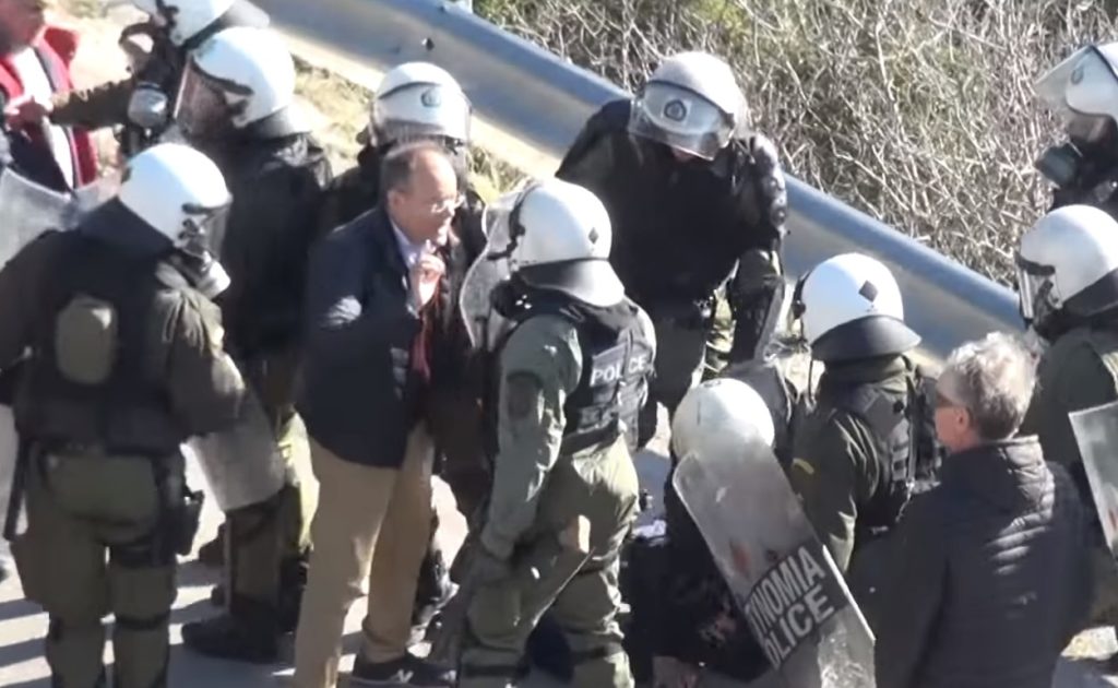 Χίος: Μηνυτήρια αναφορά του βουλευτή Ανδρέα Μιχαηλίδη για «απρόκλητη επίθεση από άνδρες των ΜΑΤ» (Video)
