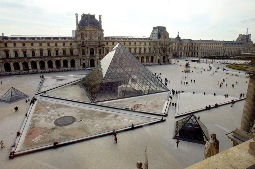 Γαλλία: Ξανάνοιξε τις πύλες του το Μουσείο του Λούβρου