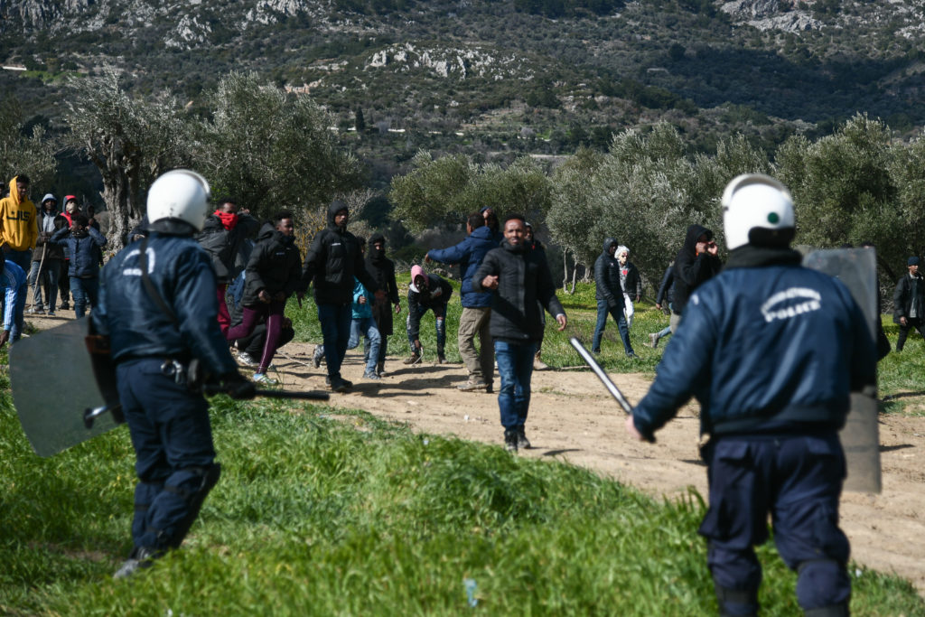 Η κυβέρνηση εκπέμπει σήμα κινδύνου: Παρατηρητής η ΕΕ μπροστά σε όσα συμβαίνουν στον Έβρο