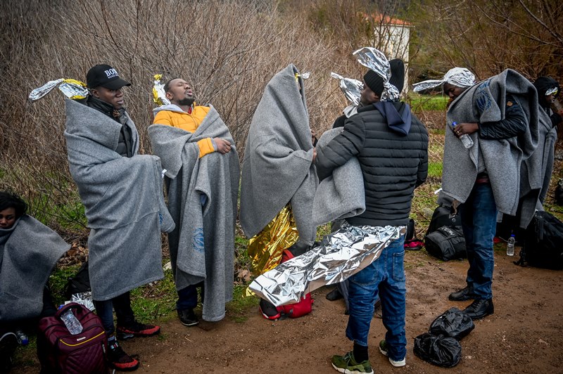 Τουλάχιστον 220 πρόσφυγες και μετανάστες έφτασαν τη νύχτα στη Λέσβο