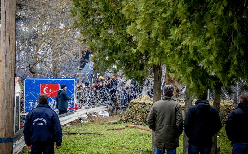 Το μεταναστευτικό αποδομεί  την κυβέρνηση