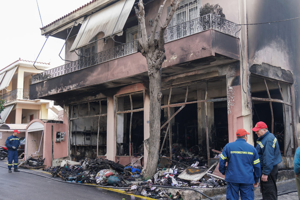 Χίος: Μεγάλη πυρκαγιά σε αποθήκη αλληλέγγυων