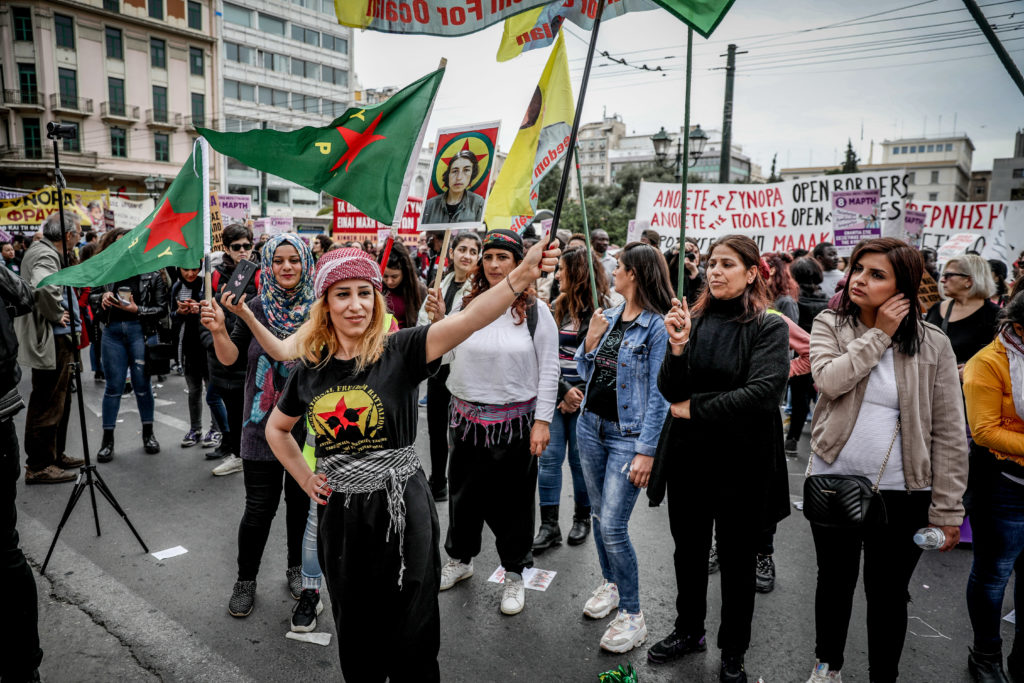 Πλήθος κόσμου στην πορεία για την Παγκόσμια Ημέρα της Γυναίκας (Photos)