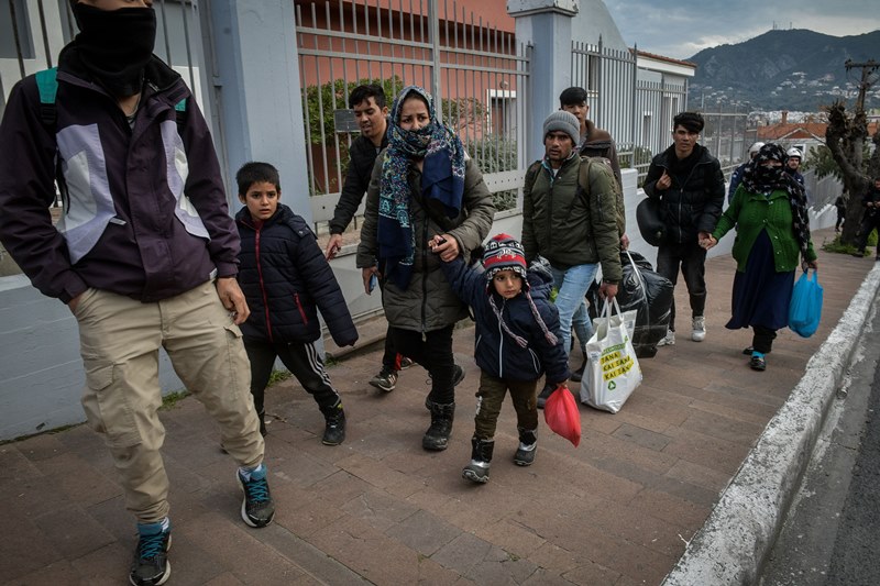 ΣΥΡΙΖΑ: Η κυβέρνηση αντί να χυδαιολογεί, ας μαζέψει παραστρατιωτικούς και νεοναζί,  πριν θρηνήσουμε θύματα