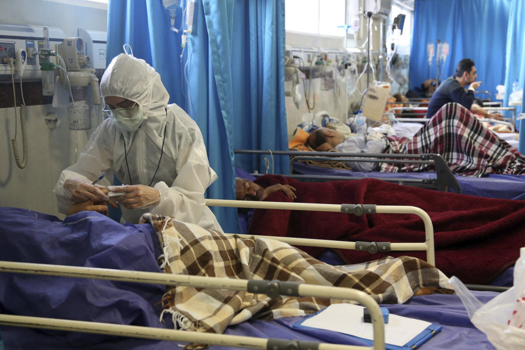 Βρετανία: Ένα «συνεχές τσουνάμι» σοβαρά ασθενών καταφθάνει στα νοσοκομεία του Λονδίνου