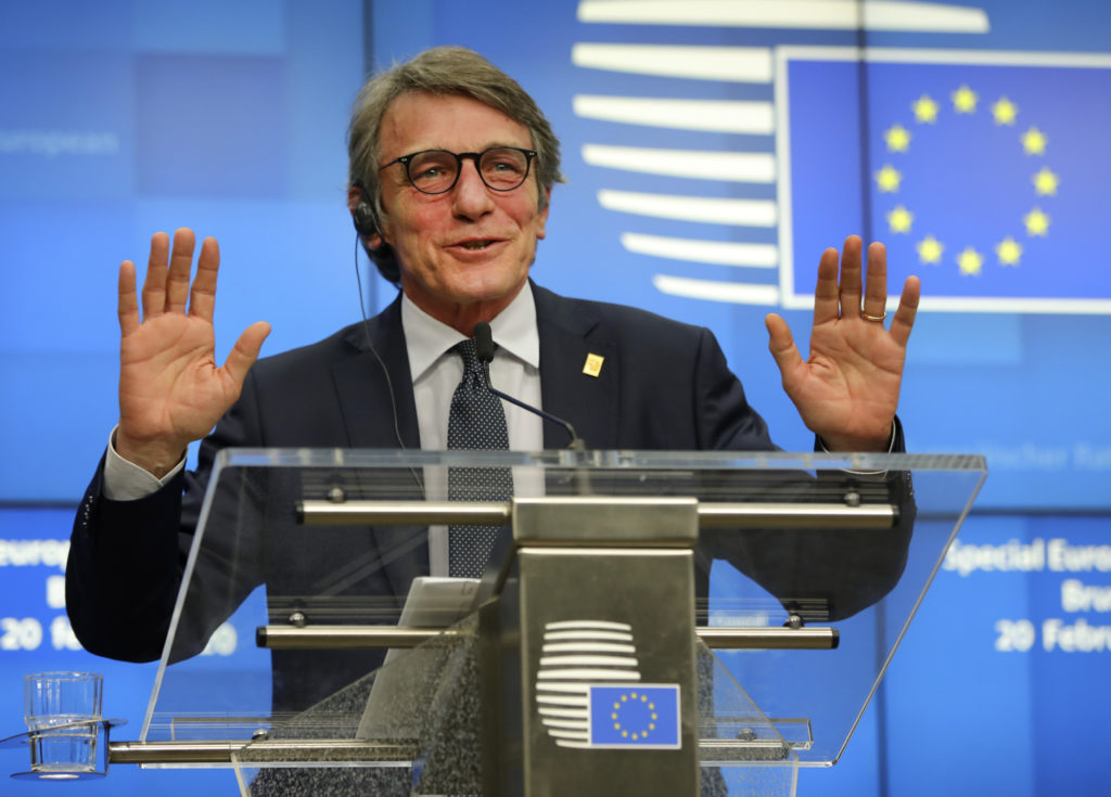 Ο κορονοϊός «χτυπάει» τους πολιτικούς – Σε καραντίνα ο πρόεδρος του Ευρωκοινοβουλίου, θετικός και βουλευτής του Vox