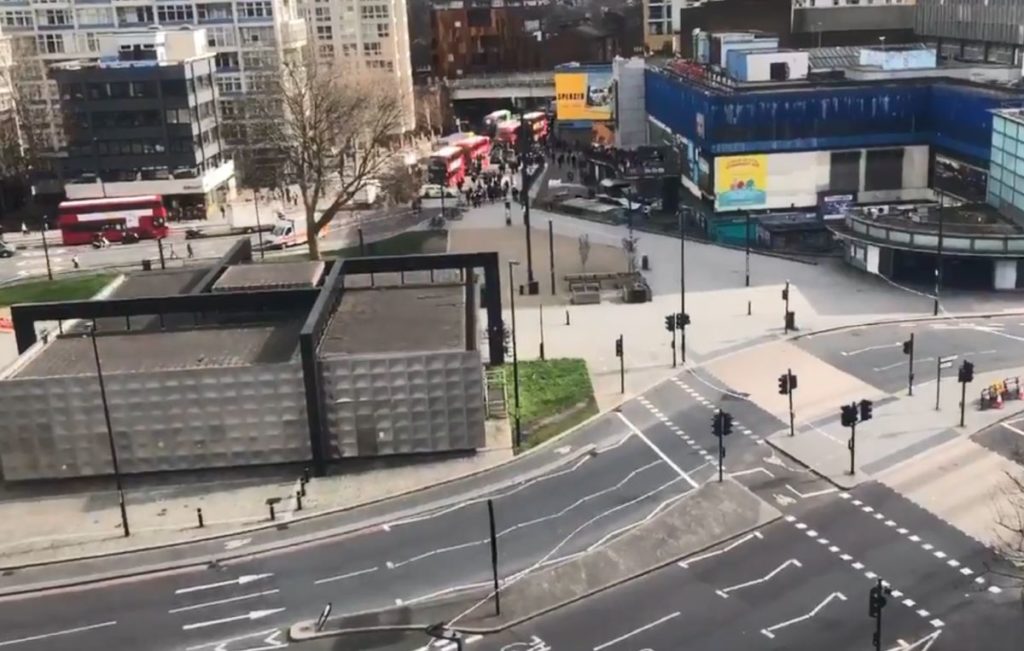 Συναγερμός στο Λονδίνο για ύποπτο όχημα (Photos – Video)