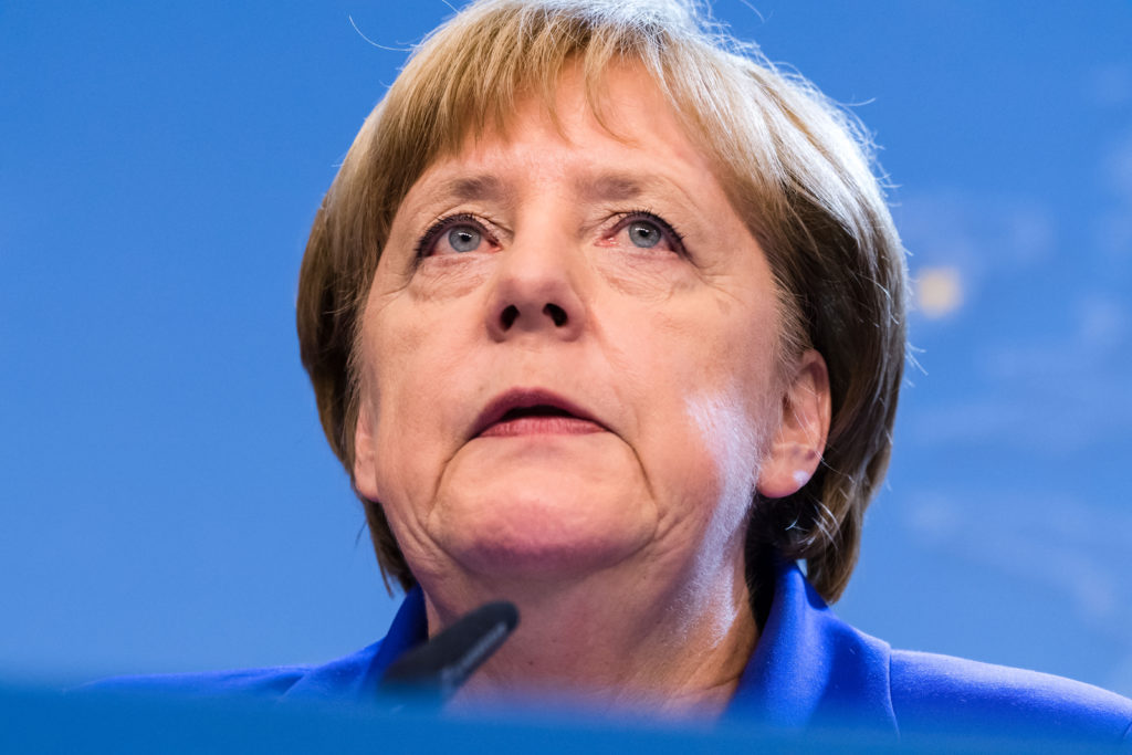 «Μαύρη» πρόβλεψη Μέρκελ για την εξάπλωση του κορονοϊού: Μπορεί να νοσήσει έως και το 70% της Γερμανίας