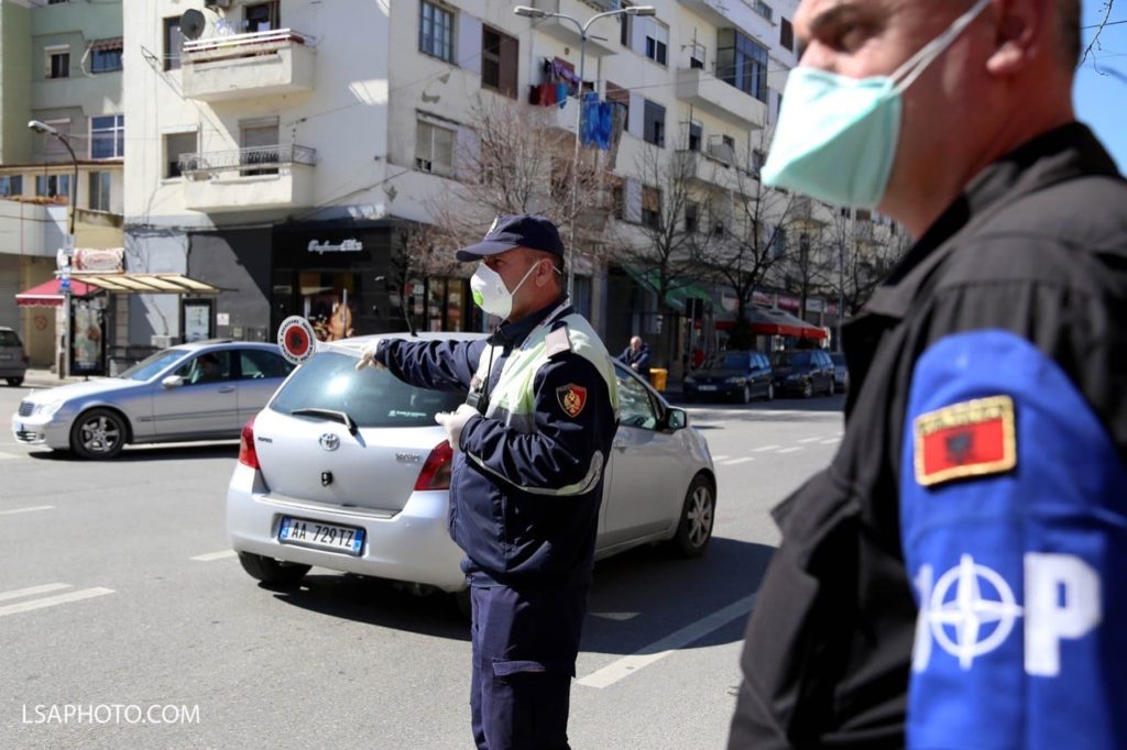 Κορονοϊός: Αλβανία και Β. Μακεδονία έκλεισαν τα σύνορά τους με Ελλάδα – Μόνη δίοδος ανοιχτή οι Εύζωνοι