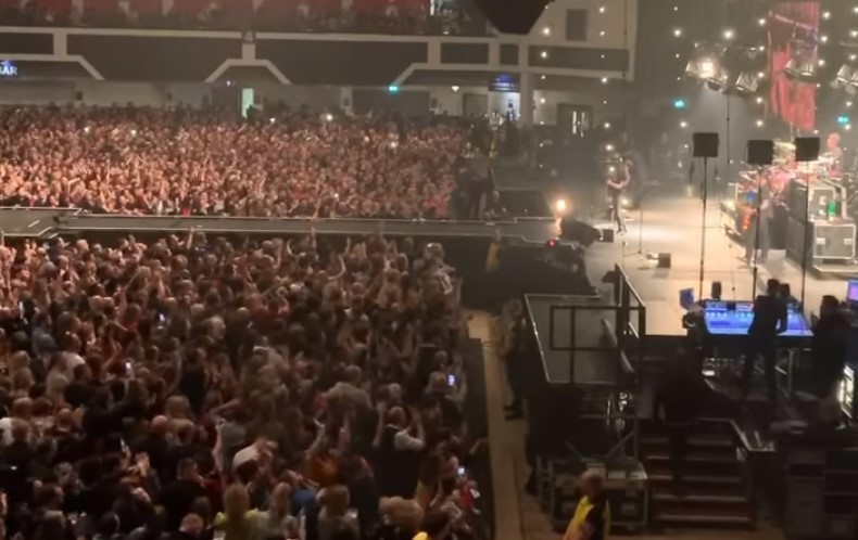Σοκ στη Βρετανία: Χιλιάδες θεατές στις συναυλίες των Stereophonics (video)