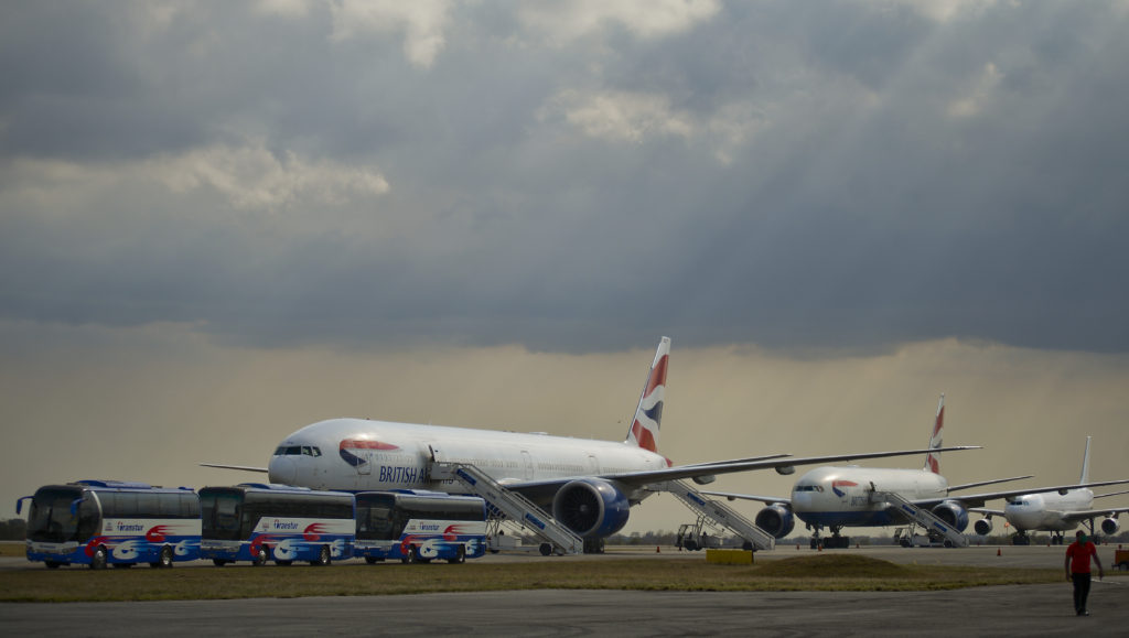 Αντιμέτωποι με μείωση 50% του βασικού μισθού τους οι πιλότοι της British Airways λόγω κορονοϊού