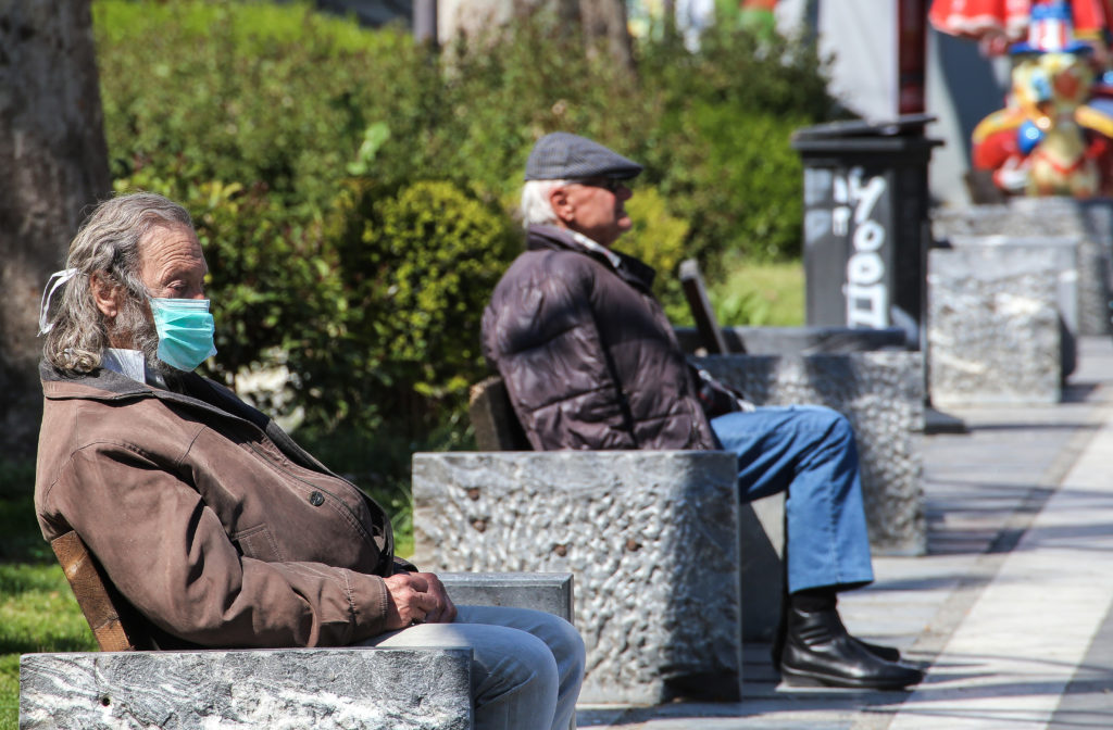 Ο κορονοϊός μεταδίδεται ακόμα και με τα… δάκρυα