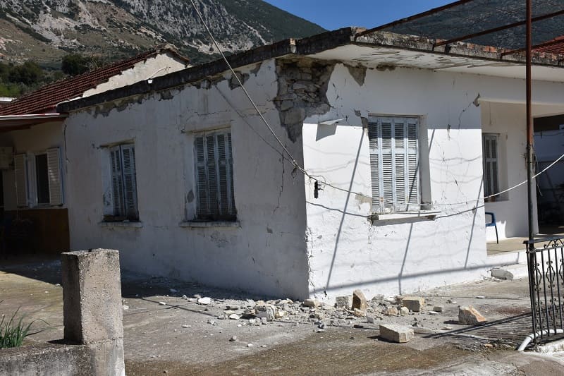 Πρέβεζα: Δεκάδες  μη κατοικίσιμα σπίτια από το σειμό στο Καναλάκι