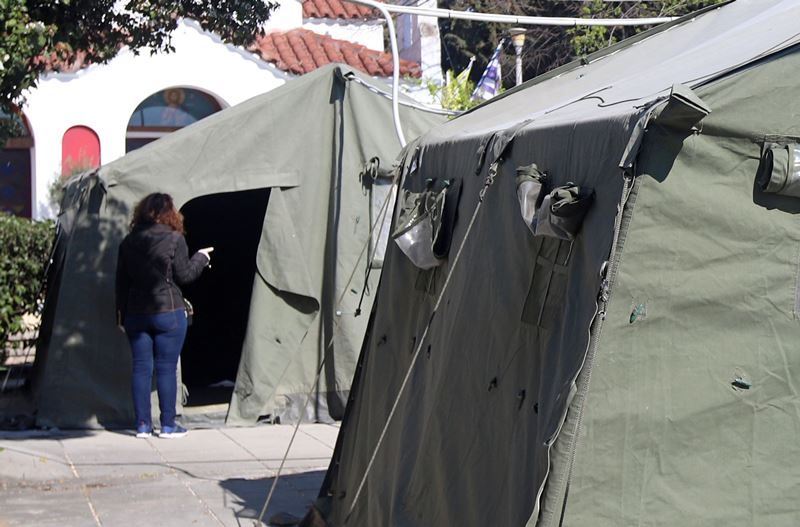 Θεσσαλονίκη: Στρατιωτικές σκηνές για την υποδοχή εμπύρετων ασθενών στο νοσοκομείο Αγίου Παύλου