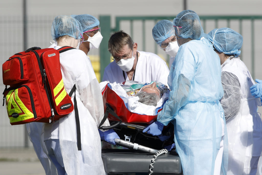 Γαλλία – Κορονοϊός: Είκοσι ηλικιωμένοι πέθαναν σε οίκο ευγηρίας – Πέντε γιατροί υπέκυψαν τις τελευταίες ημέρες