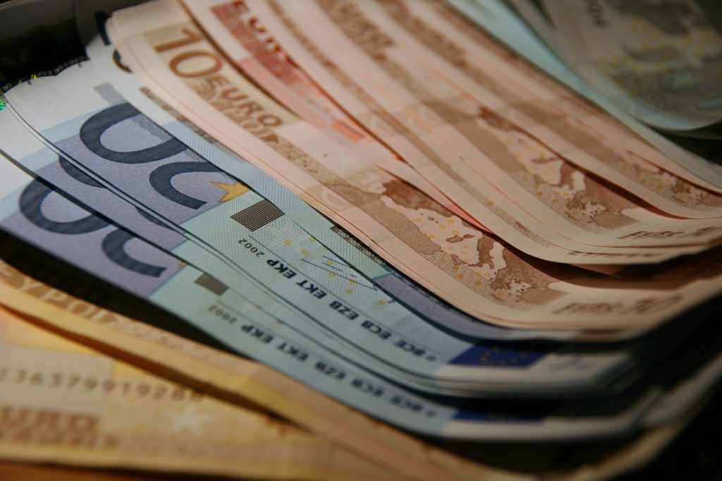 Ανοίγει η πλατφόρμα για το επίδομα των 800 ευρώ και τη μείωση ενοικίων – Από το απόγευμα οι αιτήσεις