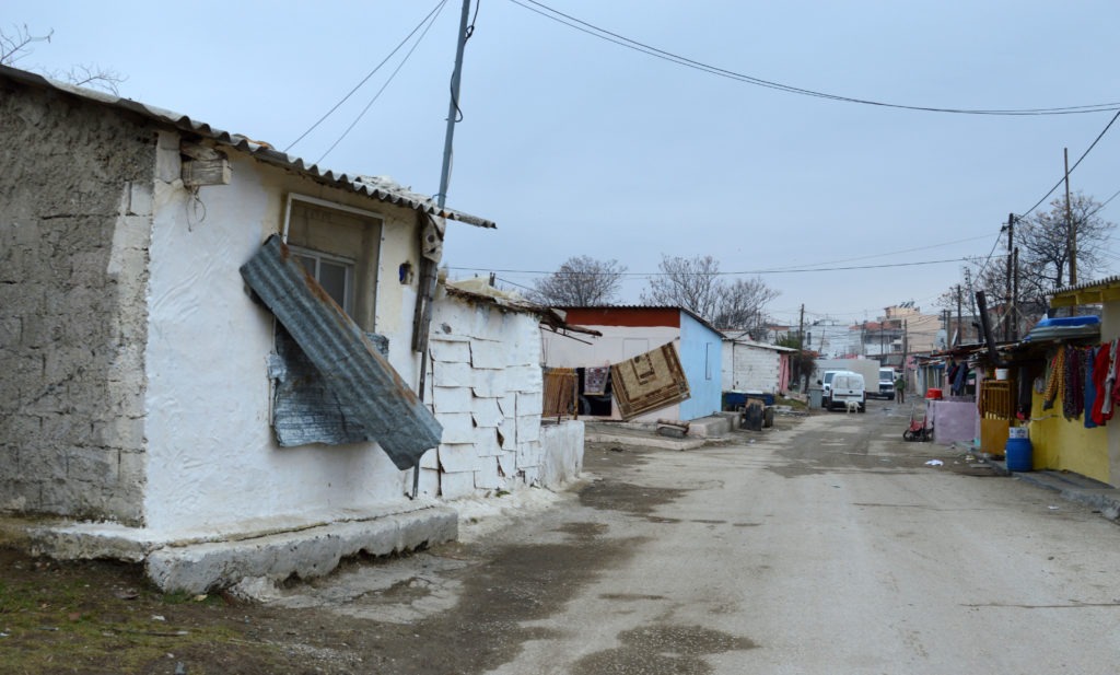 Κορονοϊός: Με 2.255.000 ευρώ σε 98 δήμους μέτρα προστασίας σε καταυλισμούς Ρομά
