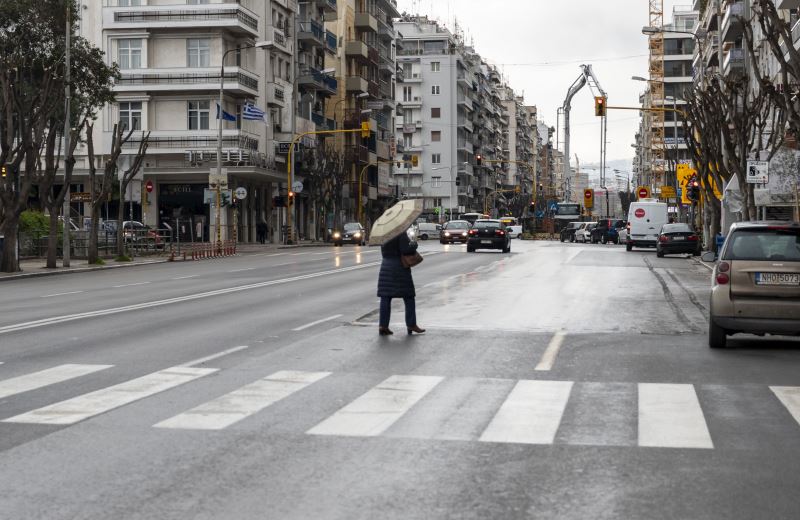 Απτόητοι: 1.143 παραβάσεις απαγόρευσης κυκλοφορίας και 9 συλλήψεις για λειτουργία καταστημάτων